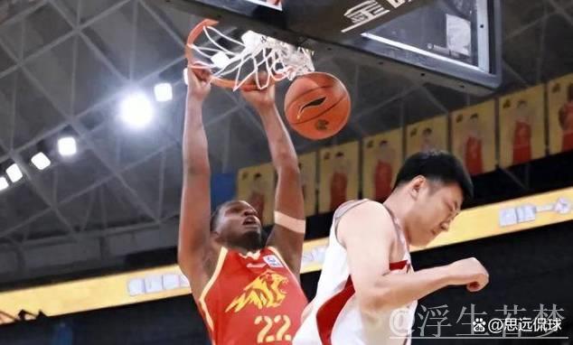 山西外援肘击朱俊龙被判违体犯规,球迷力挺裁判:做得对! 山西外援肘击朱俊龙被判违体犯规,球迷力挺裁判:做得对!