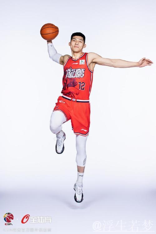 广州男篮发布新赛季球员定妆照：帅气阵容亮眼登场